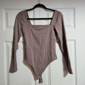 aritzia babaton squareneck bodysuit